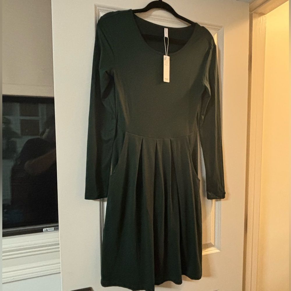 ⭐️ 5 For $25 DouBCQ Forest Green Dress (S) NWT